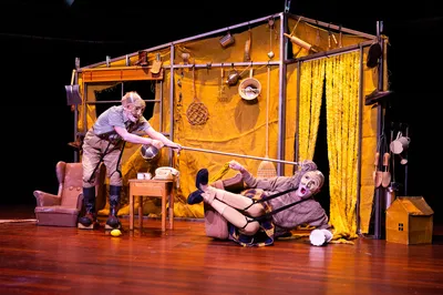 --  Theater-Utrecht Juri-Hiensch 